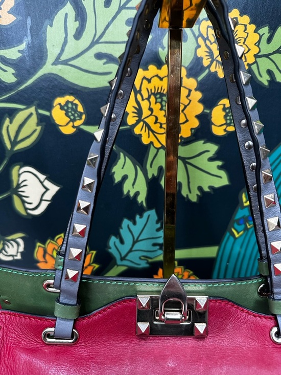 Valentino Garavani Rockstud Trapeze Crossbody Tri-Color Leather Flip Lock (C7) - Picture 7 of 17